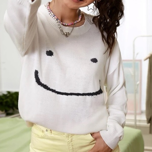 Chic Nation Sweaters - Smile Face White Sweater
